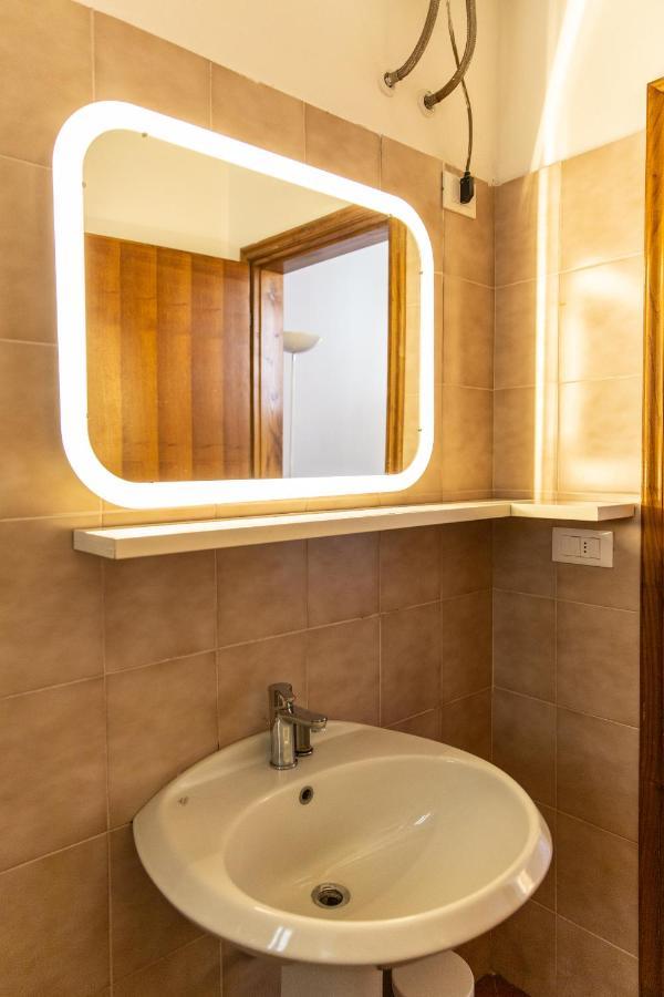 Unique Gem In Piazza Duomo Apartman Firenze Kültér fotó